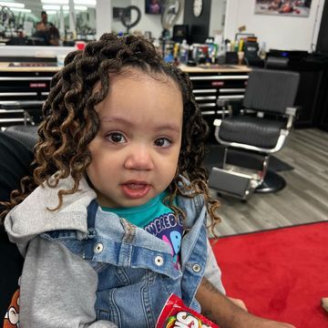 Barber and salon services by Suede Razor in Pasadena, Texas