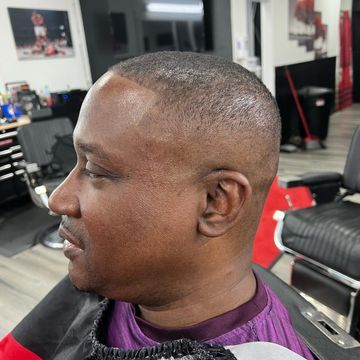 Barber and salon services by Suede Razor in Pasadena, Texas