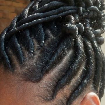 sew in weave by Mawokaessence hair Salon in Jacksonville, Florida