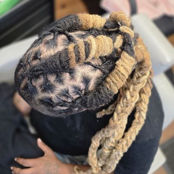 sew-ins weave by Stars Beauty Salon in Columbus, Ohio