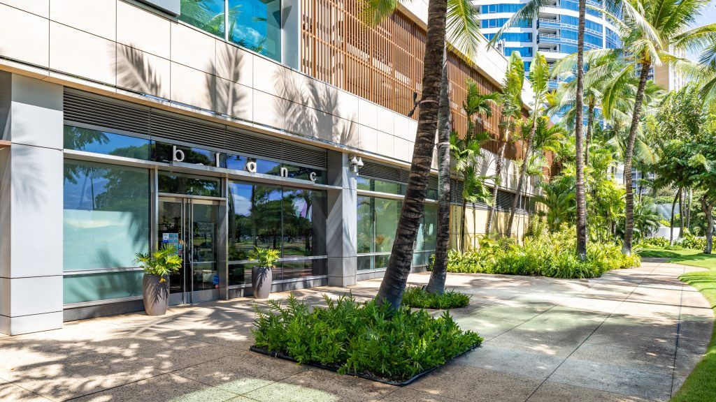 Salon Blanc the celebrities salon — sew-in stylist in Honolulu, Hawaii