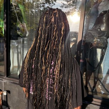 Traditional sew in (leave out) by Mane_TouchbyTiara in Baltimore, Maryland