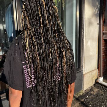 Traditional sew in (leave out) by Mane_TouchbyTiara in Baltimore, Maryland
